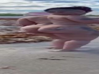 Duży tyłeczek nagi plaża spacer, darmowe duży nagie brudne film a2 | xhamster