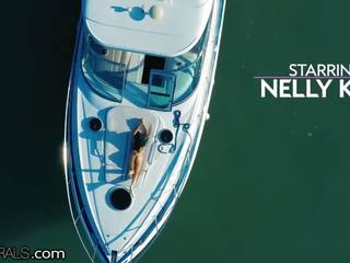 Nelly kent mông thương trên một thuyền -21naturals