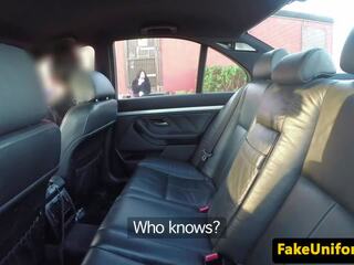 Pulled dögös uk aprósütemény elemzett -ban rendőr autó
